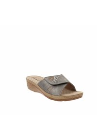 Sandales en métal gris avec une semelle texturée en liège, ornées d'accents en strass multicolores sur la sangle.