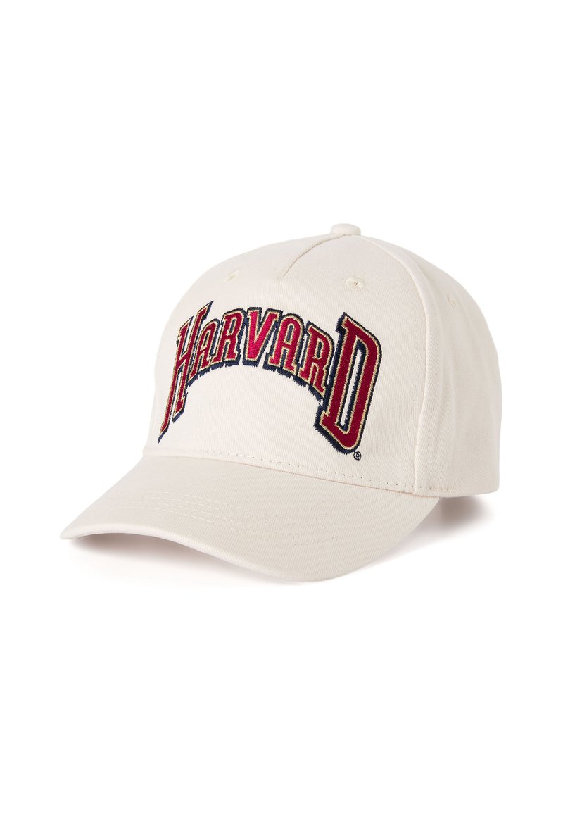Bavlněná baseballová kšiltovka v krémové barvě s vyšívaným logem "HARVARD" v tmavě červené a námořnické barvě, křivý kšilt, nastavitelný pásek vzadu.