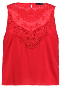 Top senza maniche rosso con un design in pizzo sul collo, decorato con motivi floreali, una texture morbida e chiusura con bottone sul retro.
