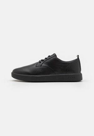 Clae, Baskets basses - black