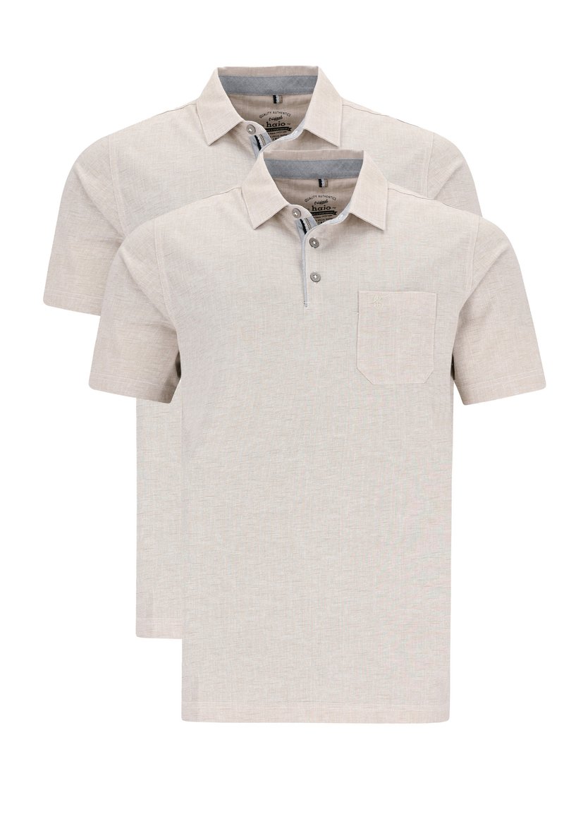 Två beige kortärmade polo skjortor med ficka, med knapplist och en subtil strukturerad tyg.