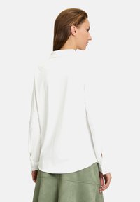 Cartoon LANGARM-MIT KRAGEN - Hemdbluse - weiß