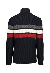 Námořnický pletený svetr s vysokým límcem, který má vodorovné pruhy v šedé, bílé a červené barvě. Texturovaná tkanina, žebrované manžety a lem.