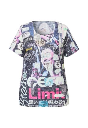 Monivärinen graafinen lyhytnokkainen T-paita, jossa on tekstin ja kuvien kollaasia. Pyöreä kaula-aukko, rento malli, valmistettu puuvillasekoitteesta.