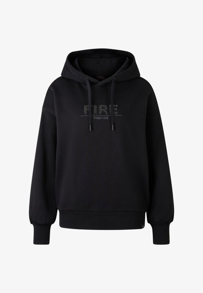 Černá mikina s kapucí a dlouhými rukávy, s tkaničkami vpředu a nápisem "FIRE" z kamínků nad textem "FIRE+ICE" na hrudi.