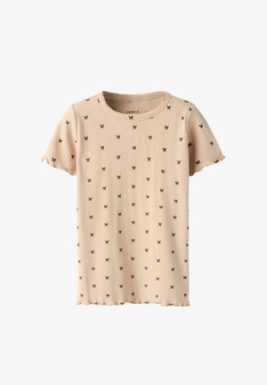 Geribbeld beige T-shirt met korte mouwen, met een herhaald vlinderpatroon in donkerbruin. Ronde halslijn en golvende zoomdetails.