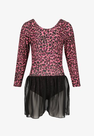 Justaucorps à manches longues imprimé léopard rose et noir avec jupe noire transparente attachée, conçu pour la danse ou la performance.