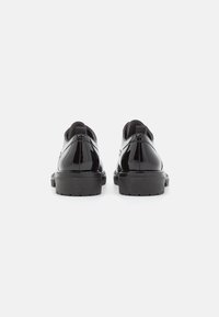 Jana Chaussures à lacets - black