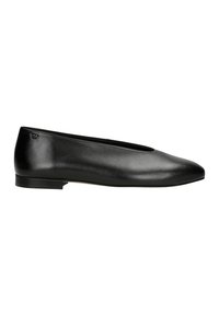 Ballerine in pelle nera con punta arrotondata, tacco basso e un logo discreto sul tallone. Texture liscia, design minimalista.