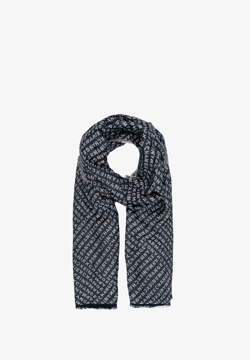 Sciarpa blu navy con un motivo a logo ripetuto in grigio chiaro. Realizzata in tessuto morbido con bordi frangiati; forma rettangolare.
