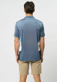 Short-sleeve polo shirt in gray with blue, white, and navy accents. Smooth texture, relaxed fit, and a classic collar design.