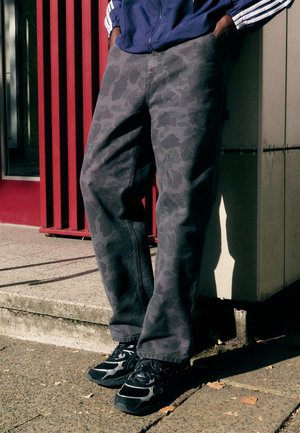 Carhartt WIP DUCK SINGLE KNEE PANT - Püksid - green/graphite garment dyed
