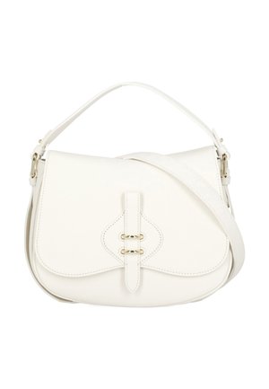 Borsa a mano bianca in pelle con pattina curva, tracolla decorativa cucita con accessori color oro, e sia manici che tracolla.