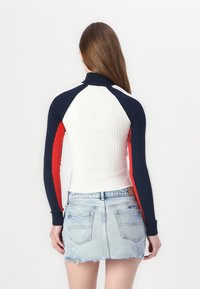 Tommy Jeans COLOR BLOCK  - Striktrøje - ancient white/multi