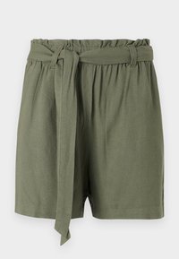 Shorts vert olive en tissu léger, avec une taille élastique, une ceinture à nouer ajustable, et une coupe décontractée avec des poches latérales.