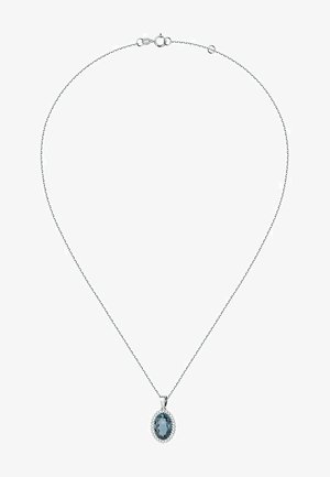 Silberne Kettenhalskette mit einem ovalen blauen Edelsteinanhänger, umgeben von kleinen klaren Steinen. Schlichtes Design mit polierter Oberfläche.