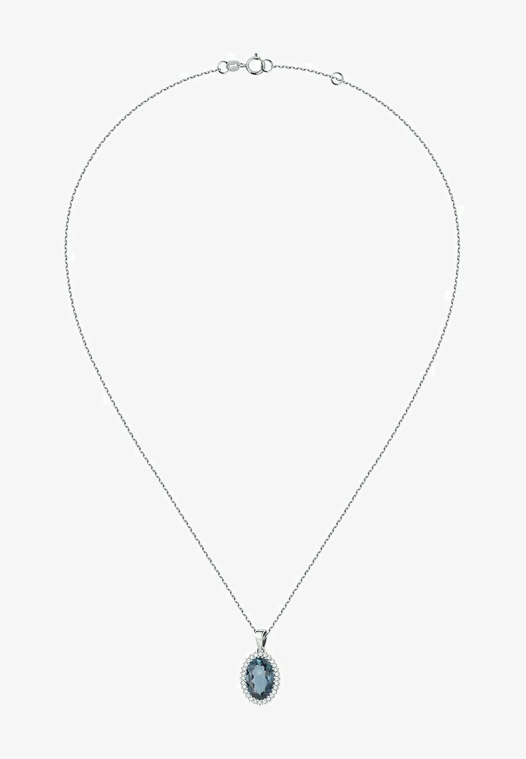 Silberne Kettenhalskette mit einem ovalen blauen Edelsteinanhänger, umgeben von kleinen klaren Steinen. Schlichtes Design mit polierter Oberfläche.