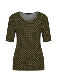 Korte mouw top gemaakt van zachte stof, met een donkere achtergrond en geometrische gele en bruine patronen, en een ronde halslijn.