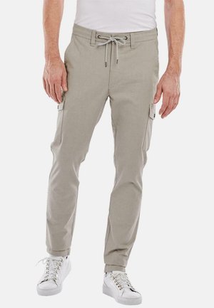 Helle graue Cargo-Hosen mit einem elastischen Bund, Zugband und Seiten Taschen. Hergestellt aus einem glatten Stoff und mit einem schmal zulaufenden Bein design.