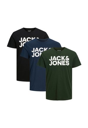 Drei Rundhals-T-Shirts in Schwarz, Marineblau und Dunkelgrün, jeweils mit dem fetten weißen Schriftzug "JACK & JONES" auf der Vorderseite.