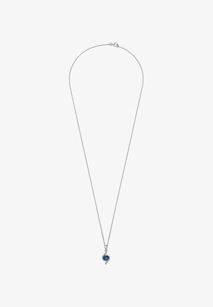 Collier en argent avec un pendentif torsadé et une pierre bleue, texture lisse et design de chaîne fine.
