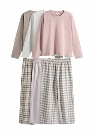 Set mit Freizeitkleidung, bestehend aus drei Langarmshirts in Beige, Weiß und Rosa, kombiniert mit karierten und gestreiften Pyjamahosen aus weichen Materialien.