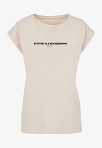 Unselected, whitesand