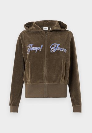 Rudos aksomo zip-up džemperis su prigludusia siluetu, kengūros kišenėmis ir mėlyna siuvinėta "Joop! Jeans" tekstu priekyje.
