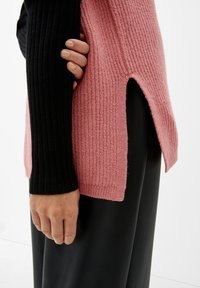 QS Sweter