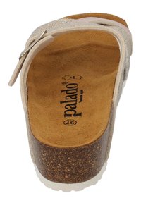 Sandal in ecopelle beige chiaro con una fascia testurizzata, suola simile al sughero e soletta imbottita. Nome del brand "Palado" visibile all'interno.