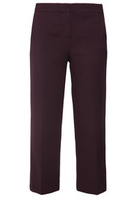 Byxor i djup burgundy, tillverkade av ett slätt tyg. Har rak skärning, framfickor med dragkedja och midjeband med en knappstängning.