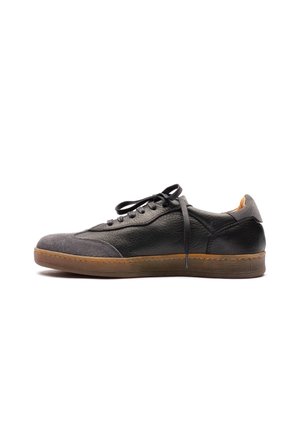 Trainers - black