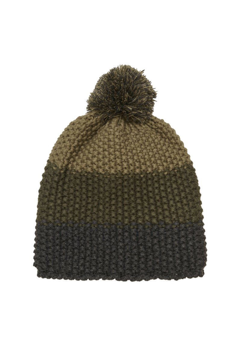 Stickad mössa med en pom-pom på toppen, i en gradient från grön till mörkgrå nyanser, och med ett texturerat, tjockt vävmönster.