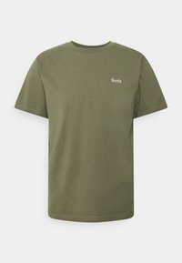 Oliivinvihreä puuvillainen t-paita, jossa on lyhyet hihat, pyöreä pääntie ja valkoinen "forét"-logo vasemmassa rintakehän alueella. Sileä pinta, tavallinen istuvuus.