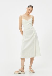 Koton BUTTON DETAIL NECK THIN STRAPPY MIDI - Vestido informal - beige
