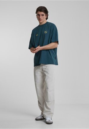 LOGO TEE - Print T-shirt - green