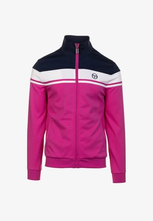 Ritssluitende trainingsjack in het roze met een marineblauwe kraag. Heeft witte strepen over de borst en een logo aan de linkerkant. Zacht, lichtgewicht stof.