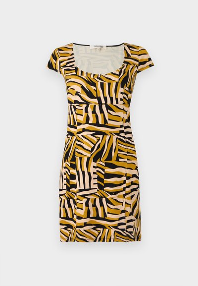 Φόρεμα με κοντά μανίκια και στρογγυλή λαιμόκοψη με αφηρημένο ζέβρα μοτίβο σε μαύρο, μουσταρδί κίτρινο και μπεζ χρώμα σε εφαρμοστή σιλουέτα.