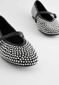 Next WIDE FIT FOREVER COMFORT JEWEL MARY JANE - Pahkluurihmadega baleriinad - black