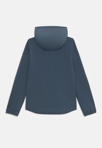 Giacca blu con cappuccio e maniche lunghe, realizzata in un tessuto liscio. Presenta polsini elasticizzati e un orlo dritto. Design minimalista, senza hardware visibile.