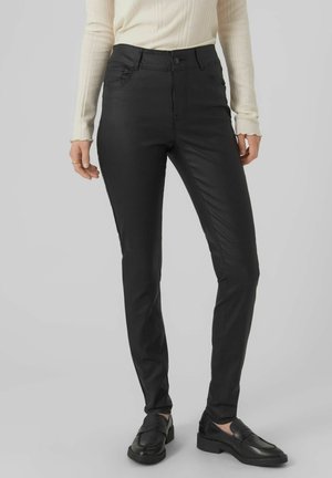 Zwarte slim-fit broek van gladde stof, met een klassiek vijf-pocket ontwerp, knoopsluiting en subtiele stikseldetails.