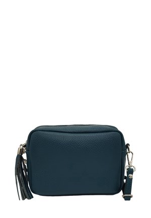 Sac en bandoulière en cuir bleu-vert avec une finition texturée, de forme rectangulaire, fermeture zippée sur le dessus, et un pompon décoratif sur le côté.