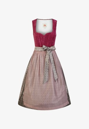 Traditionele mouwloze dirndl-jurk met een bordeauxrode fluwelen lijfje, lichtroze patroon schort en een zilvergrijze sjerp gestrikt in een strik rond de taille.