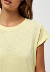 Minus MILETI TEE - Paprasti marškinėliai - lemon merengue