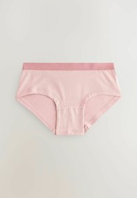 Brief en coton rose clair avec une ceinture élastique douce de couleur rose contrastante. Présente une texture lisse et un design classique taille basse.