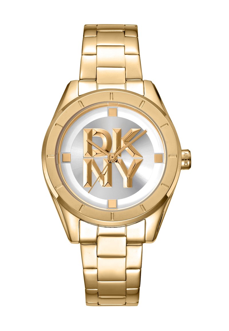 Orologio color oro con bracciale in acciaio inox, caratterizzato da un quadrante argento e un logo in rilievo dorato "DKNY" al centro. Include le tacche per le ore.