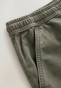 Next ELASTICATED WAIST - Egyenes szárú farmer - khaki green