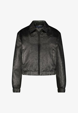 Zwarte cropped jack gemaakt van textuurmateriaal; beschikt over een voorkant met rits, kraag en elastische manchetten voor een getailleerde uitstraling.