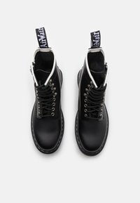 Dr. Martens Stivaletti stringati - black