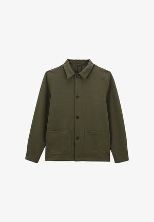 Veste boutonnée vert olive avec un col, des manches longues et deux grandes poches avant.